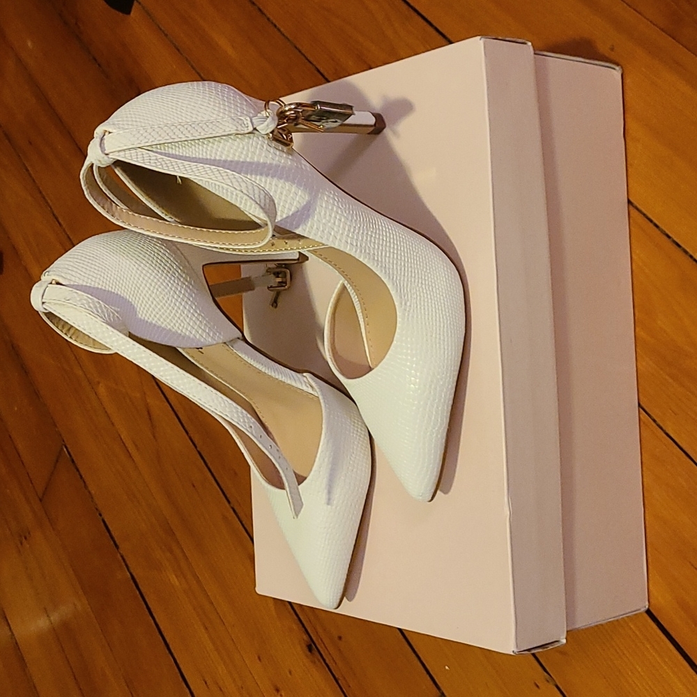 Brand new Just Fab Audri pumps